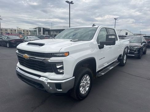 Used 2024 Chevrolet Silverado 3500 LT AWD/4WD image 7