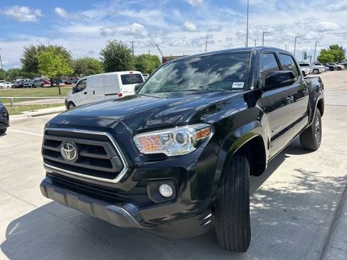 Used 2022 Toyota Tacoma SR5 w/ Technology Package image 5