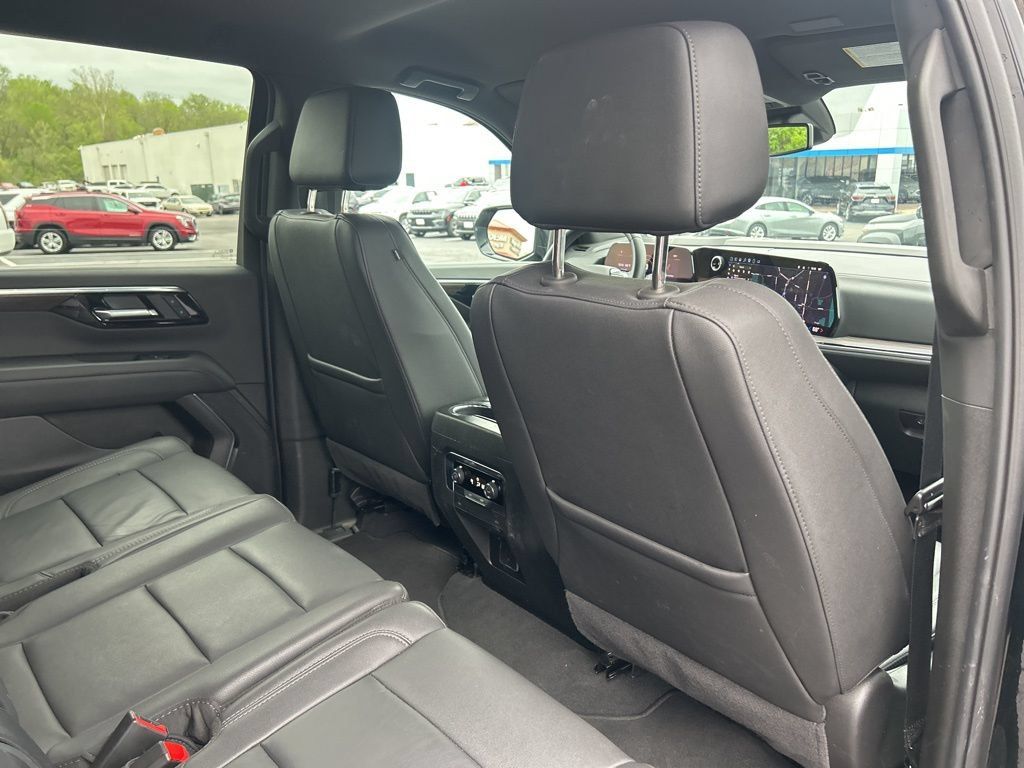 Used 2025 Chevrolet Tahoe Z71 AWD/4WD image 43