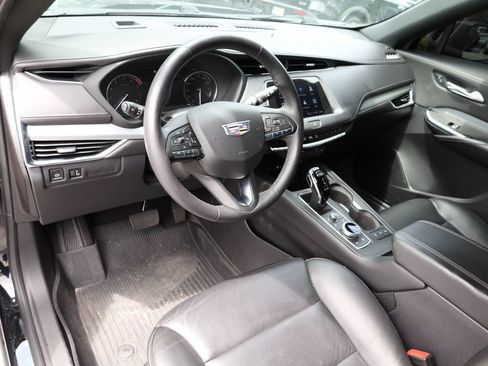 Used 2022 Cadillac XT4 Premium Luxury w/ Cold Weather Package FWD image 15