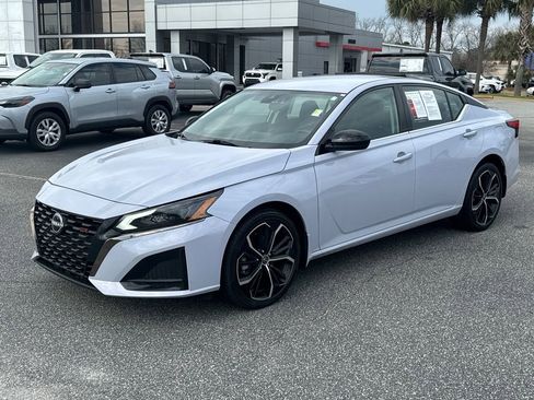 Used 2025 Nissan Altima 2.5 SR image 7