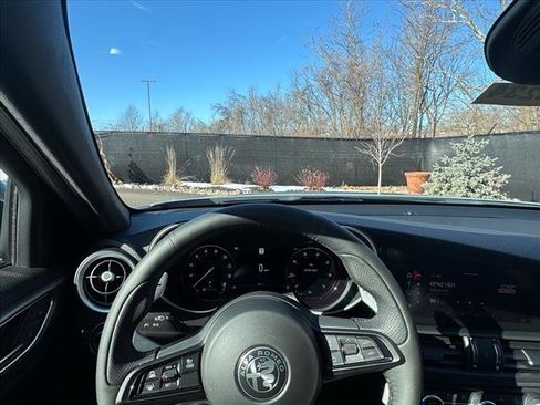 New 2025 Alfa Romeo Giulia AWD w/ Veloce Package AWD image 25
