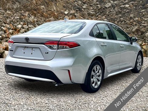 Used 2021 Toyota Corolla LE FWD image 2
