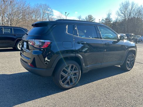 New 2026 Jeep Compass Latitude image 5