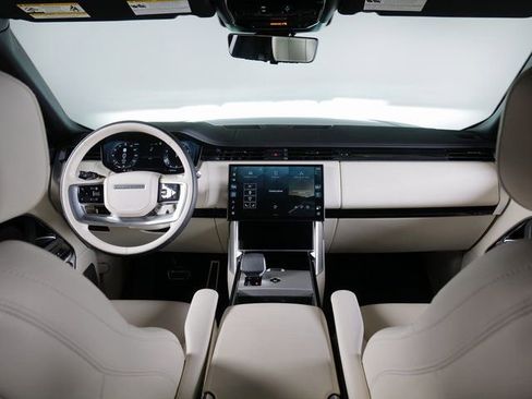 Used 2025 Land Rover Range Rover Long Wheelbase Autobiography AWD/4WD image 4