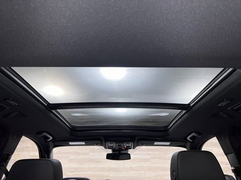 Used 2024 Chevrolet Suburban RST w/ Luxury Package image 5