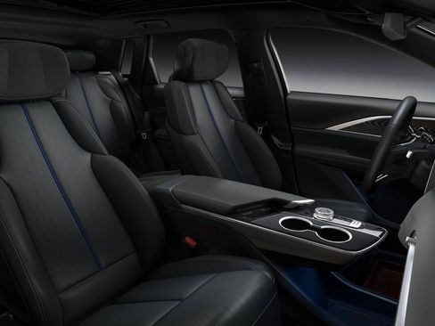 New 2025 Cadillac Lyriq Luxury image 33