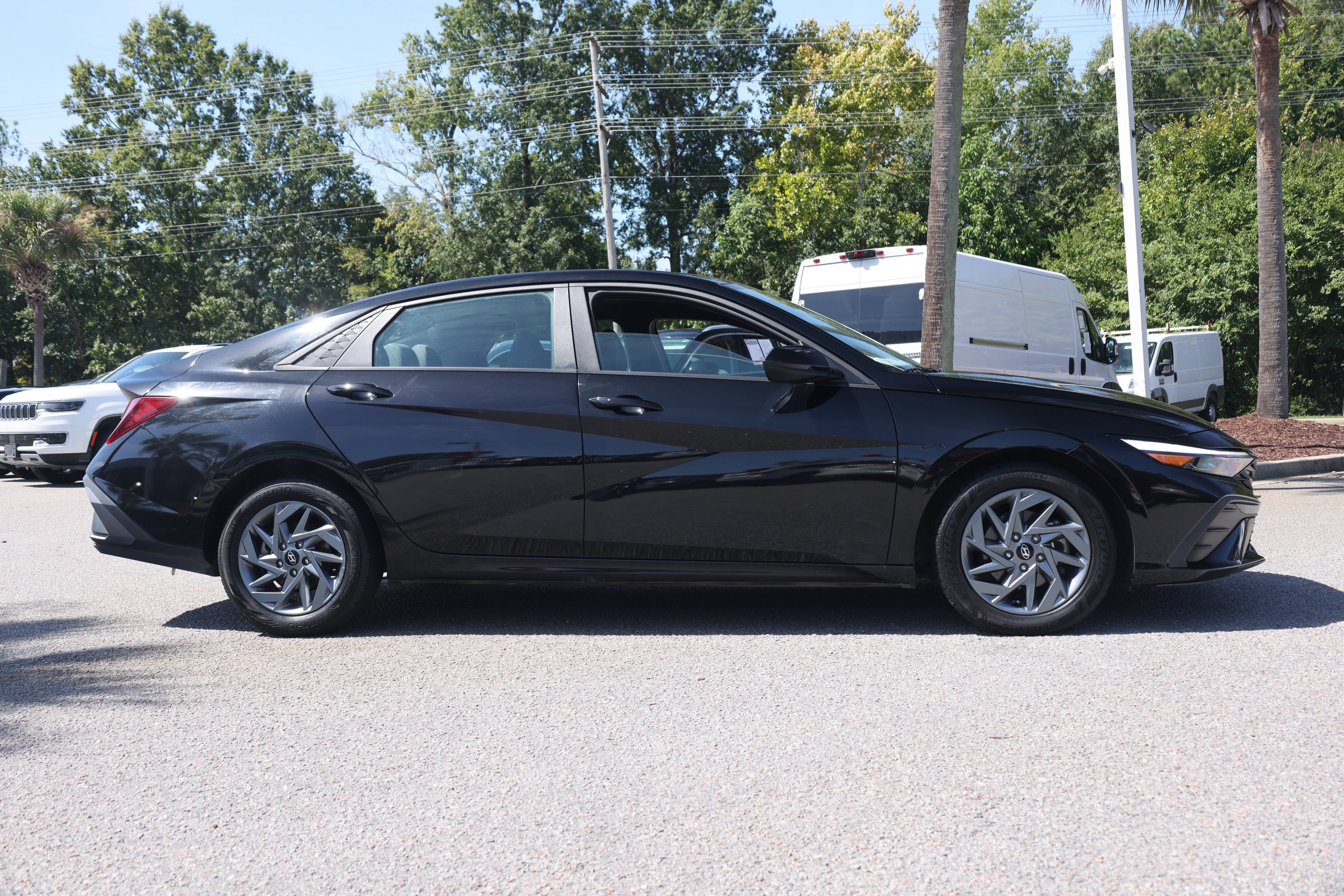 Used 2024 Hyundai Elantra SEL FWD image 6
