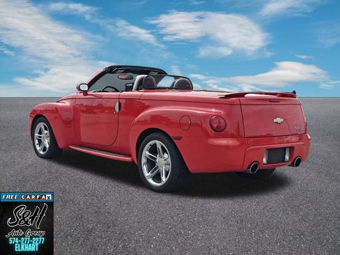 Used 2005 Chevrolet SSR w/ Preferred Equipment Group RWD image 12