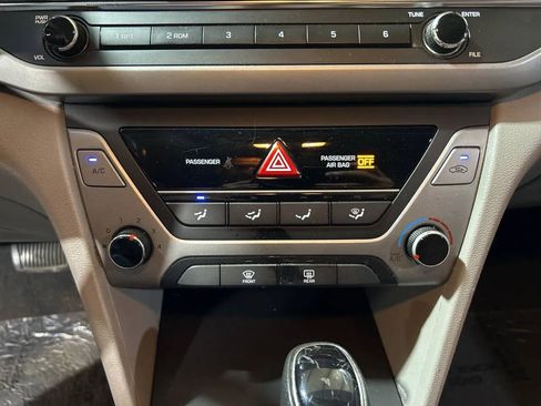 Used 2018 Hyundai Elantra SE image 23