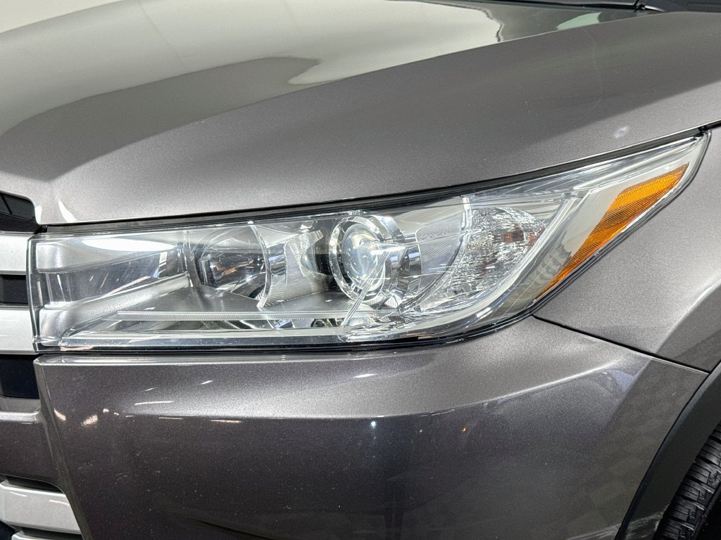 Used 2017 Toyota Highlander XLE w/ Carpet Mat Package AWD/4WD image 3