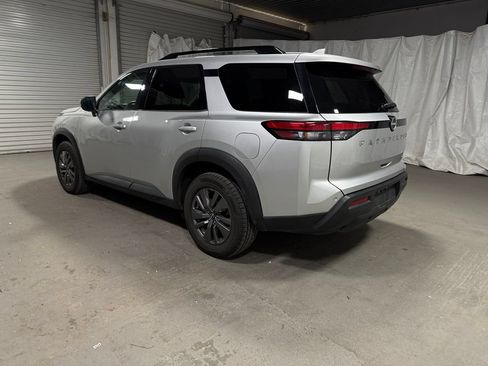 Used 2024 Nissan Pathfinder SV FWD image 5