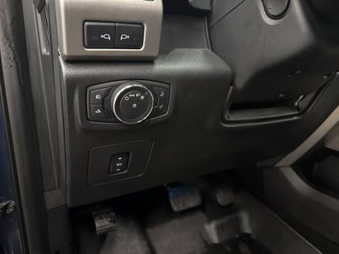 Used 2015 Ford F150 Platinum w/ Equipment Group 701A Luxury image 12