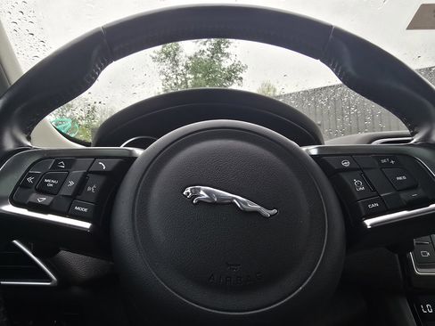 Used 2018 Jaguar F-PACE Prestige AWD/4WD image 29