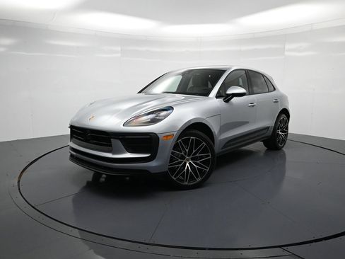 Used 2025 Porsche Macan AWD/4WD image 1