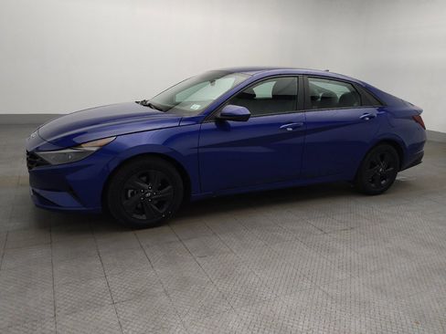 Used 2022 Hyundai Elantra SEL image 2