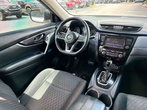 Used 2018 Nissan Rogue SV FWD image 19