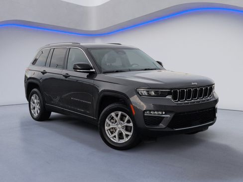 Used 2023 Jeep Grand Cherokee Limited RWD image 2