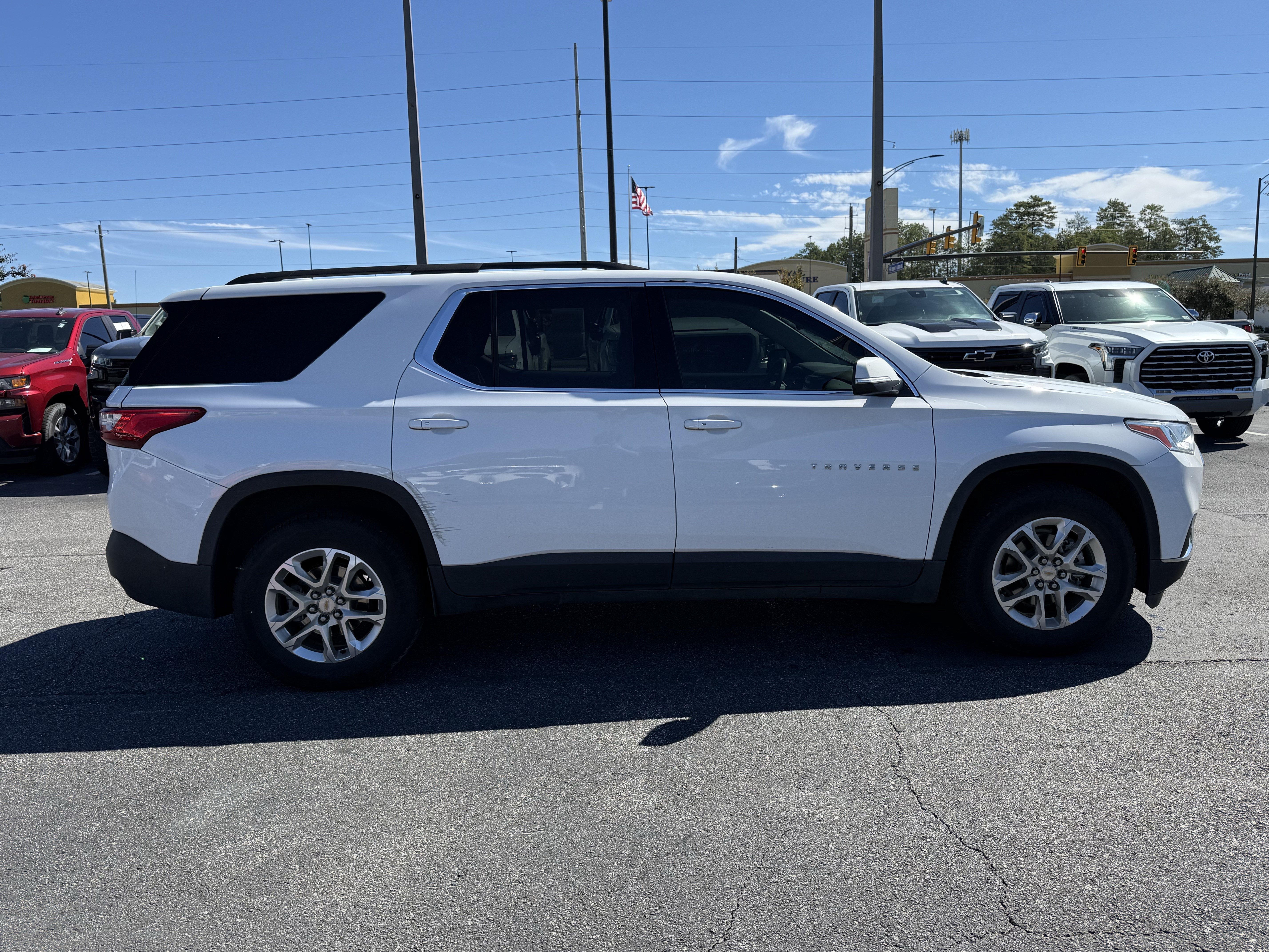 Used 2021 Chevrolet Traverse LT FWD image 12