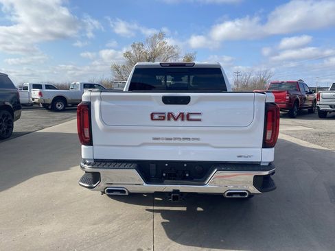 Used 2022 GMC Sierra 1500 SLT image 4