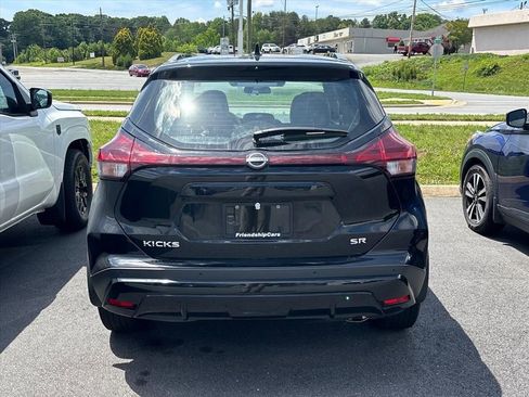 Used 2023 Nissan Kicks SR w/ SR Premium Package FWD image 8