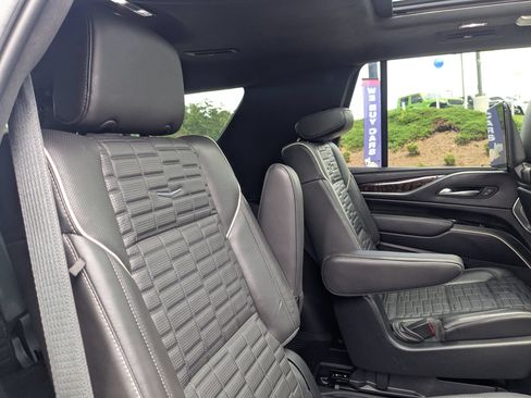 Used 2022 Cadillac Escalade Premium Luxury Platinum w/ Heavy-Duty Trailer Package AWD/4WD image 30