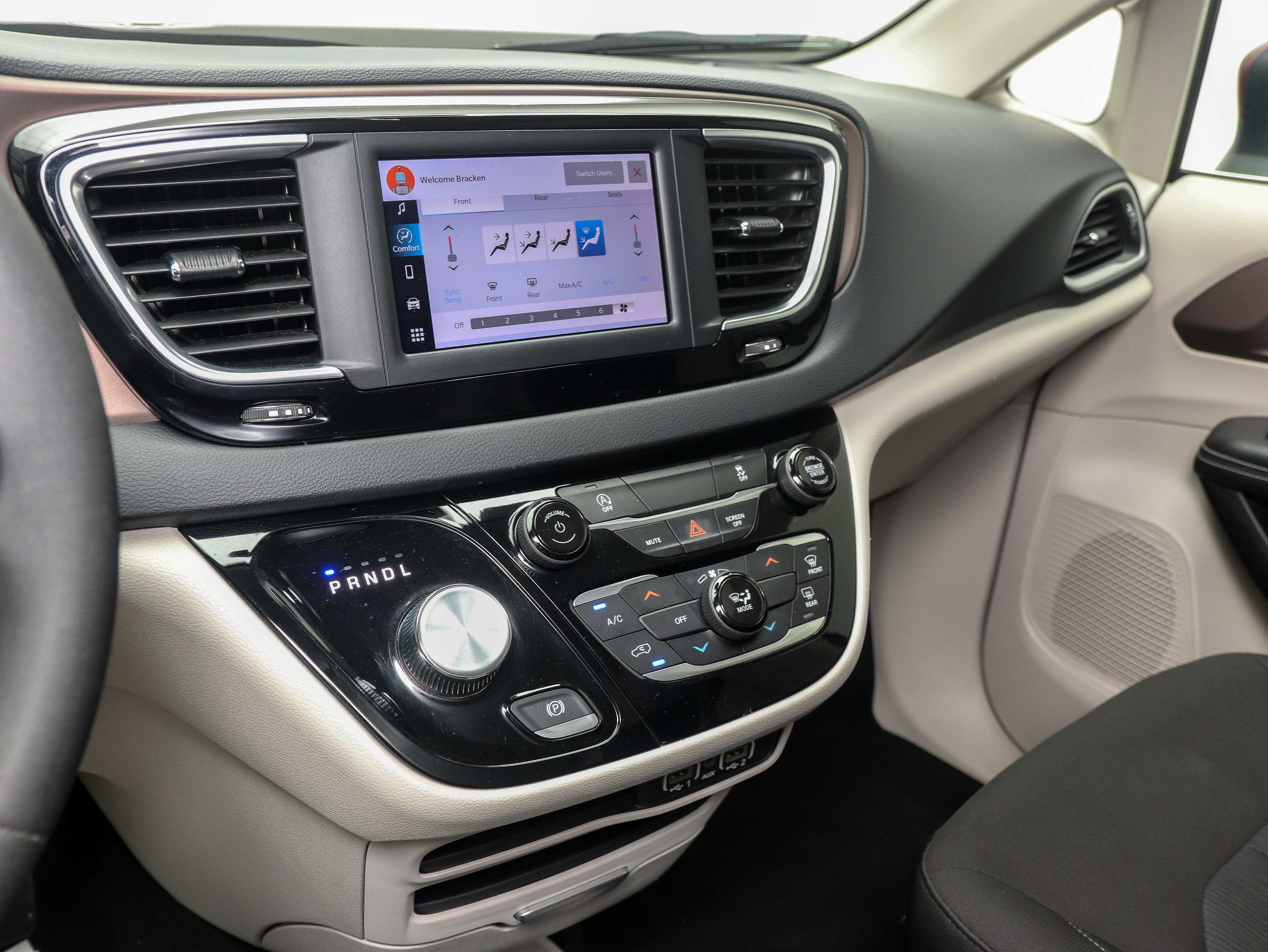 Used 2023 Chrysler Voyager LX FWD image 25