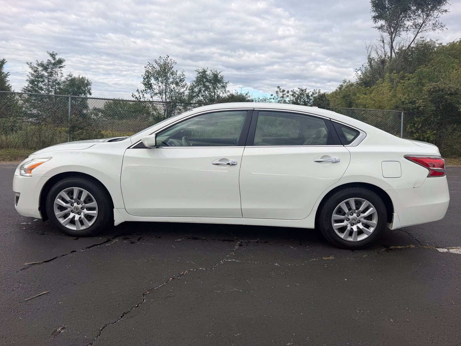 Used 2015 Nissan Altima 2.5 S w/ Power Driver Seat Package FWD image 9