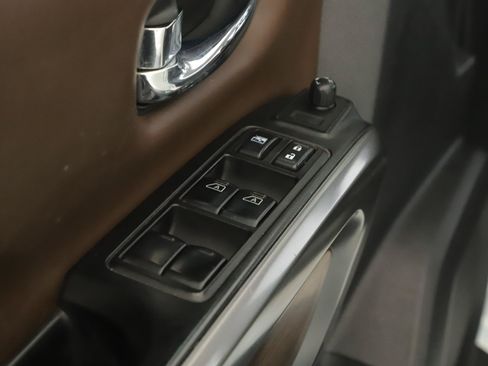 Used 2017 Nissan Titan Platinum Reserve AWD/4WD image 7