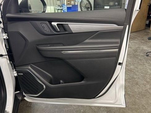 Used 2025 Buick Enclave Preferred image 17