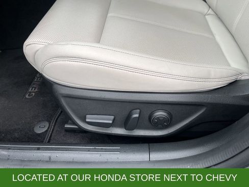 Used 2024 Genesis G70 2.5T image 13