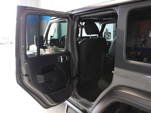 Used 2022 Jeep Wrangler Unlimited Sport AWD/4WD image 17
