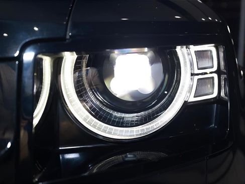 Used 2023 Land Rover Defender 110 X-Dynamic SE image 20