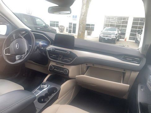 Used 2022 Ford Escape SEL w/ Technology Package image 10