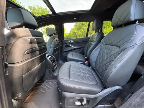 Used 2025 BMW X7 xDrive40i w/ M Sport Package AWD/4WD image 16