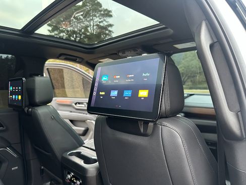 Used 2025 GMC Yukon Denali w/ Denali Reserve Package image 30