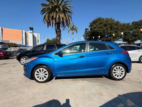 Used 2017 Hyundai Elantra GT image 16