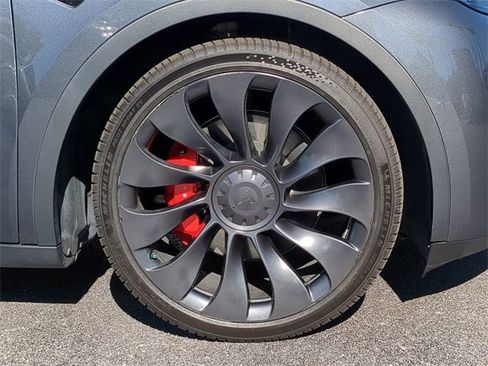 Used 2022 Tesla Model Y Performance image 11