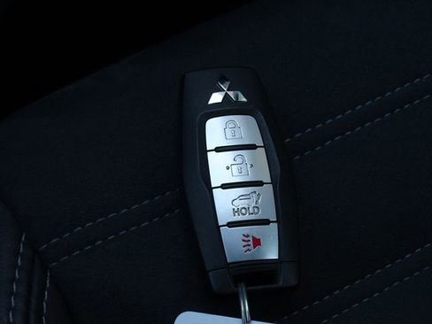 Used 2022 Mitsubishi Outlander SE image 38