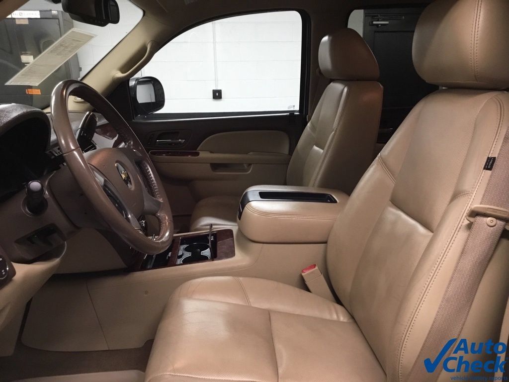 Used 2011 Chevrolet Avalanche LTZ AWD/4WD image 36