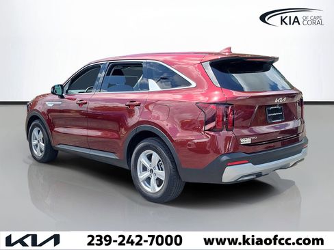 Certified 2025 Kia Sorento LX FWD image 4