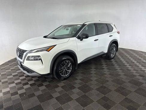 Used 2023 Nissan Rogue S AWD/4WD image 3