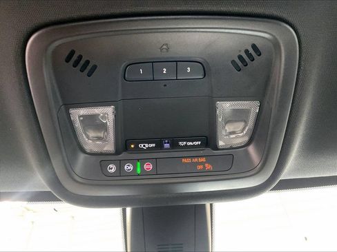 Used 2023 Chevrolet Traverse LT w/ Rear Camera Mirror Package AWD/4WD image 26