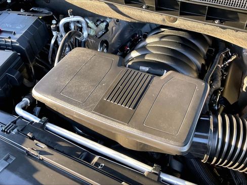 Used 2025 Chevrolet Suburban Z71 image 25