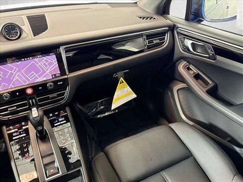 Certified 2026 Porsche Macan AWD/4WD image 21