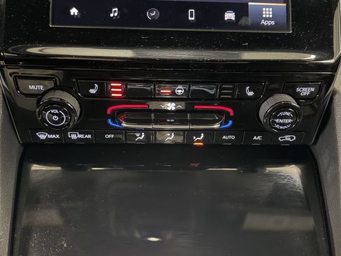 Used 2024 Jeep Grand Cherokee L Altitude image 14