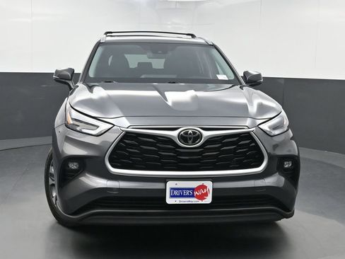 Used 2023 Toyota Highlander XLE AWD/4WD image 41