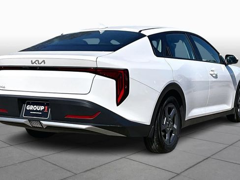 Used 2025 Kia K4 LXS image 12