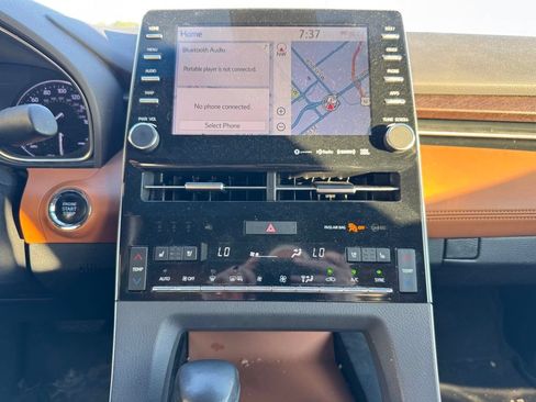 Used 2019 Toyota Avalon Limited w/ All Weather Liner Package FWD image 2
