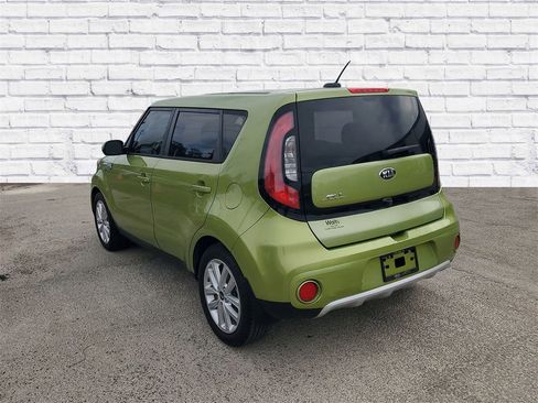 Used 2017 Kia Soul + image 3